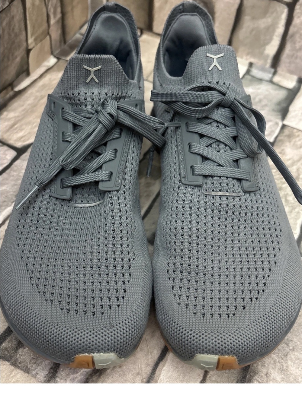 Women’s  Flux Footwear Adapt Runner shoes in gray Sz 8